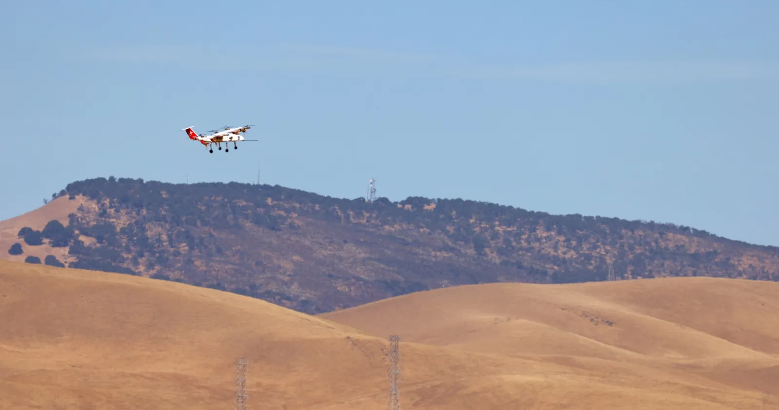 Elroy Air Chaparral hybrid-electric VTOL cargo aircraft in transition flight (photo: Elroy Air)